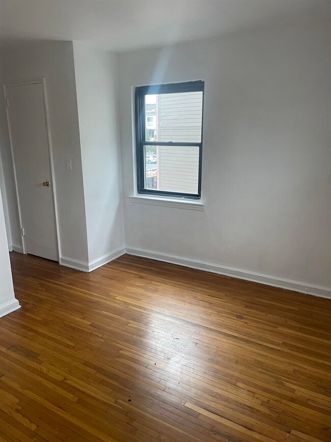 113 W 2nd St unit A44, Bayonne, NJ 07002 - photo 2