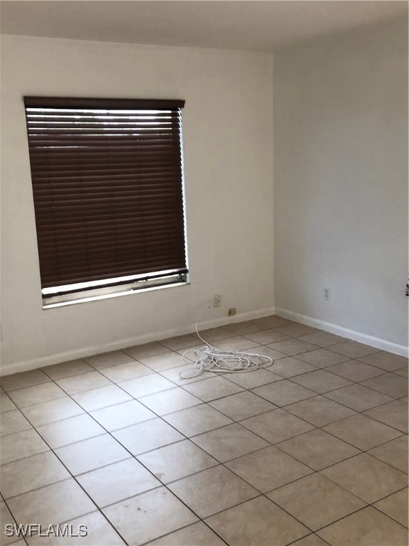 Tiled spare room with baseboards