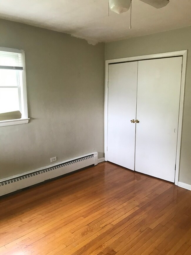 1617 11th St, Waukegan, IL 60085 - photo 7