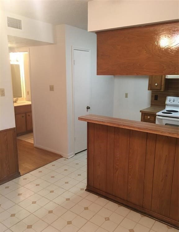 1107 Wilson Dr, Rosenberg, TX 77471 - photo 2