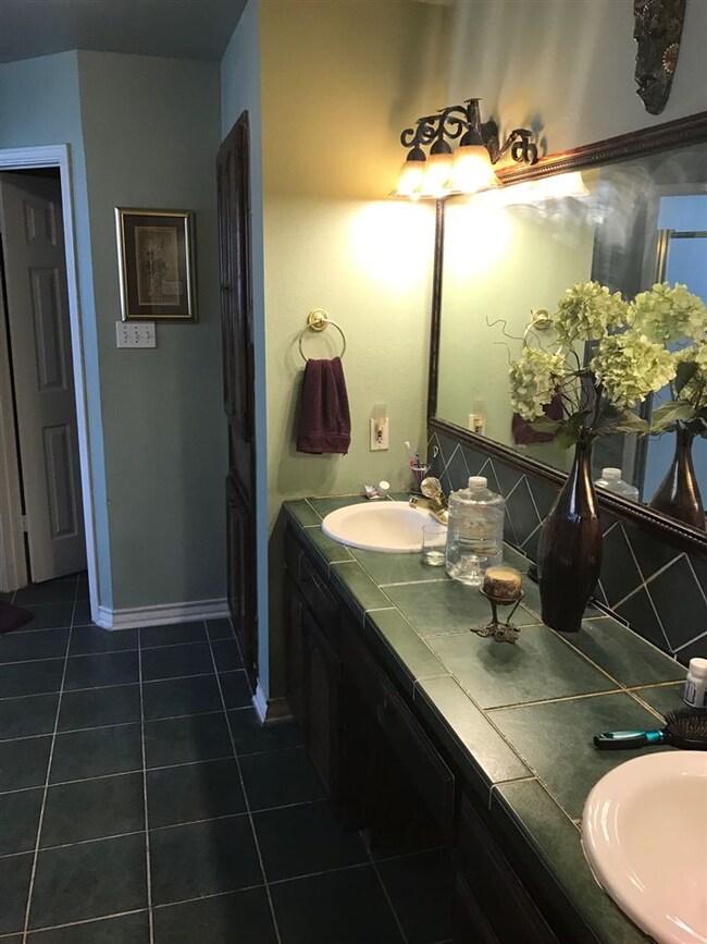 211 Oriole Ln, Laredo, TX 78045 - photo 7