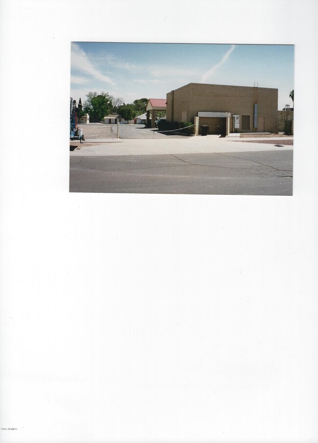 BACK OF BLDG 001