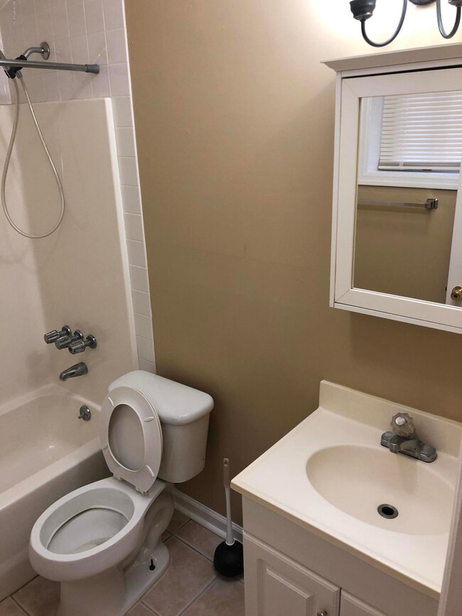 1252 Donald St unit C, Jacksonville, FL 32205 - photo 4