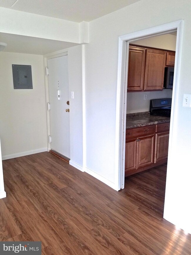 5253 W Running Brook Rd unit 201, Columbia, MD 21044 - photo 2