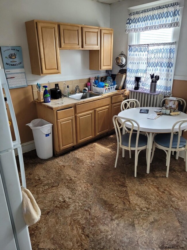 15 Barrows St, Albany, NY 12209 - photo 3