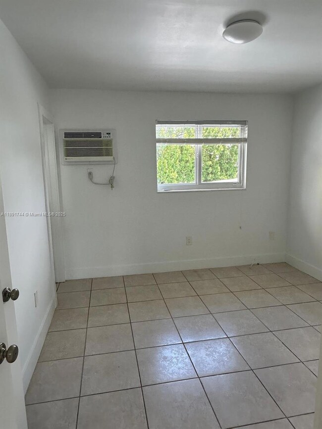 1100 SW 36th Ct unit 10, Miami, FL 33135 - photo 4