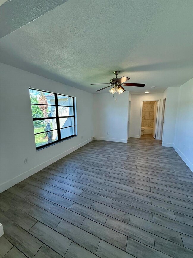 832 SW Avenue I, Belle Glade, FL 33430 - photo 6