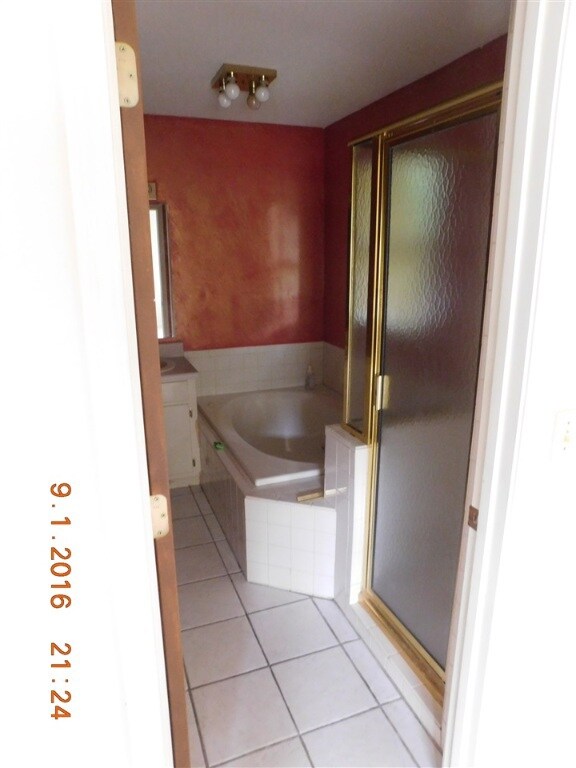 212 Taylor Rd, Walhalla, SC 29691 - photo 5