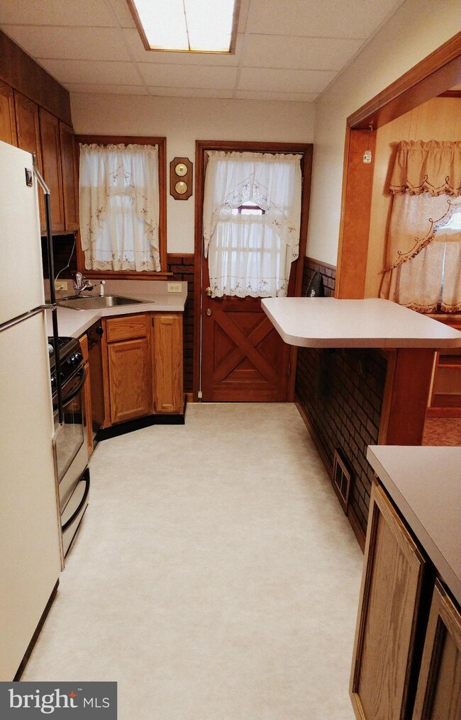 1049 Church St, Brooklyn, MD 21225 - photo 2