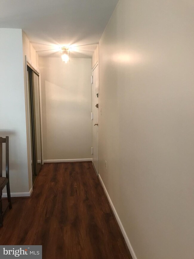 10724 West Dr unit 101, Fairfax, VA 22030 - photo 4