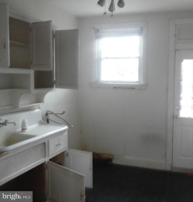 3913 Woodridge Rd, Baltimore, MD 21229 - photo 5