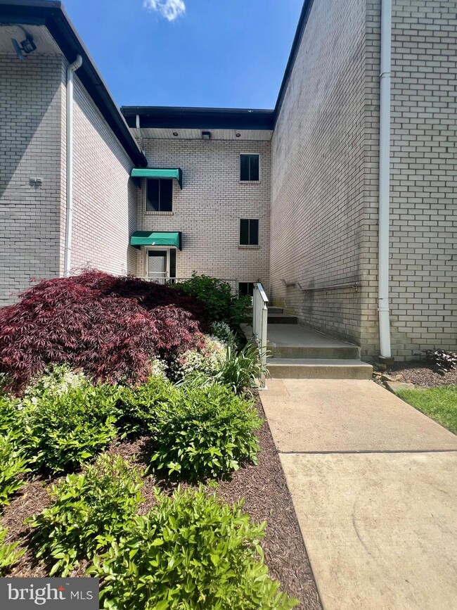 7 Rockford Rd unit J15, Wilmington, DE 19806 - photo 2