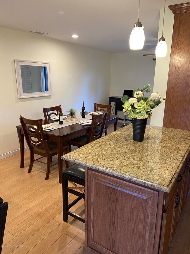 30 Hemlock Ct unit 139, Staten Island, NY 10309 - photo 6