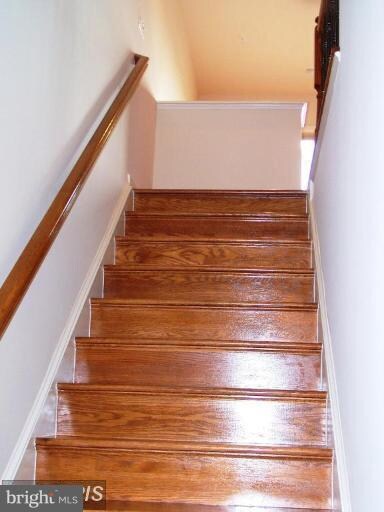 9675 Cedar Farm Cir, Fairfax, VA 22031 - photo 2