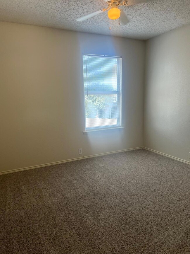 1004 Springcreek Dr, Denton, TX 76210 - photo 7