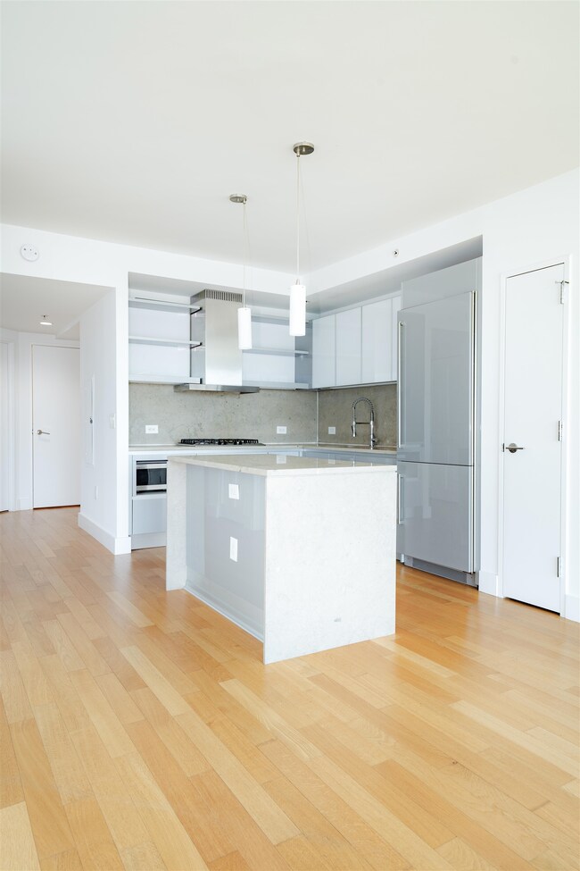 Colgate Center unit 4110, Jersey City, NJ 07302 - photo 6