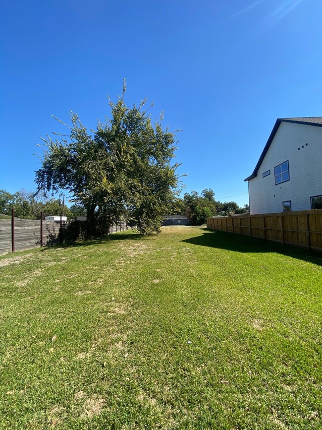 7813 Hirsch Rd, Houston, TX 77016 - photo 5