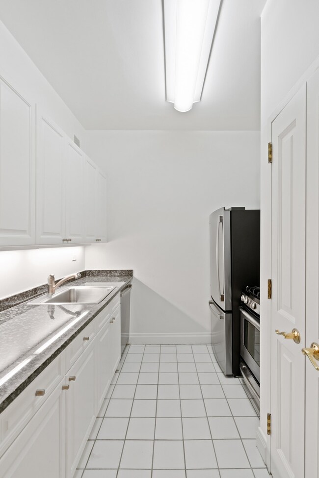 Wellington Tower unit 7G, New York, NY 10028 - photo 6