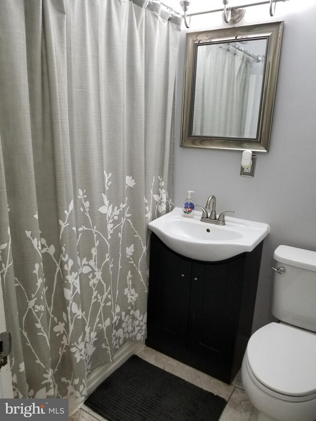 3905 Stokes Dr, Baltimore, MD 21229 - photo 5