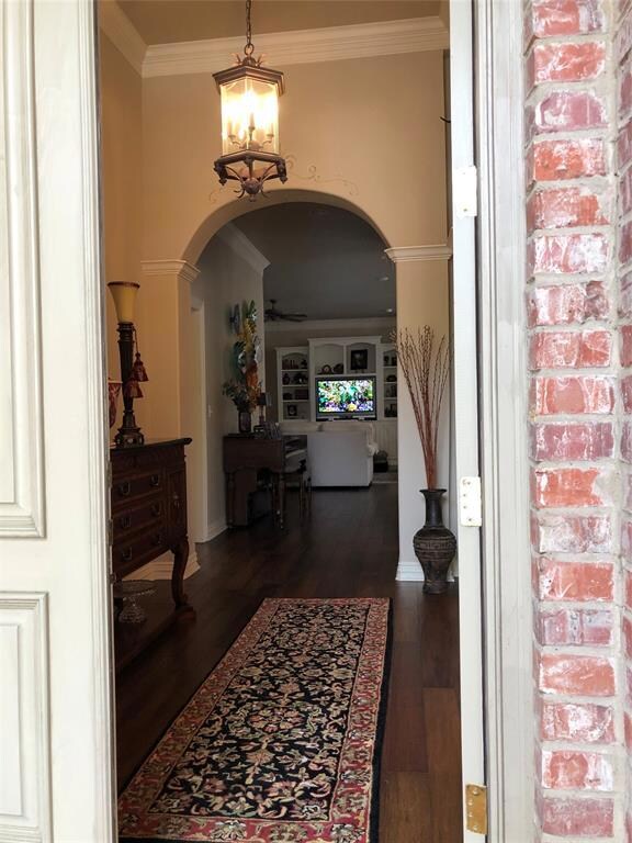 Entry into 4712 Lakeshore Court