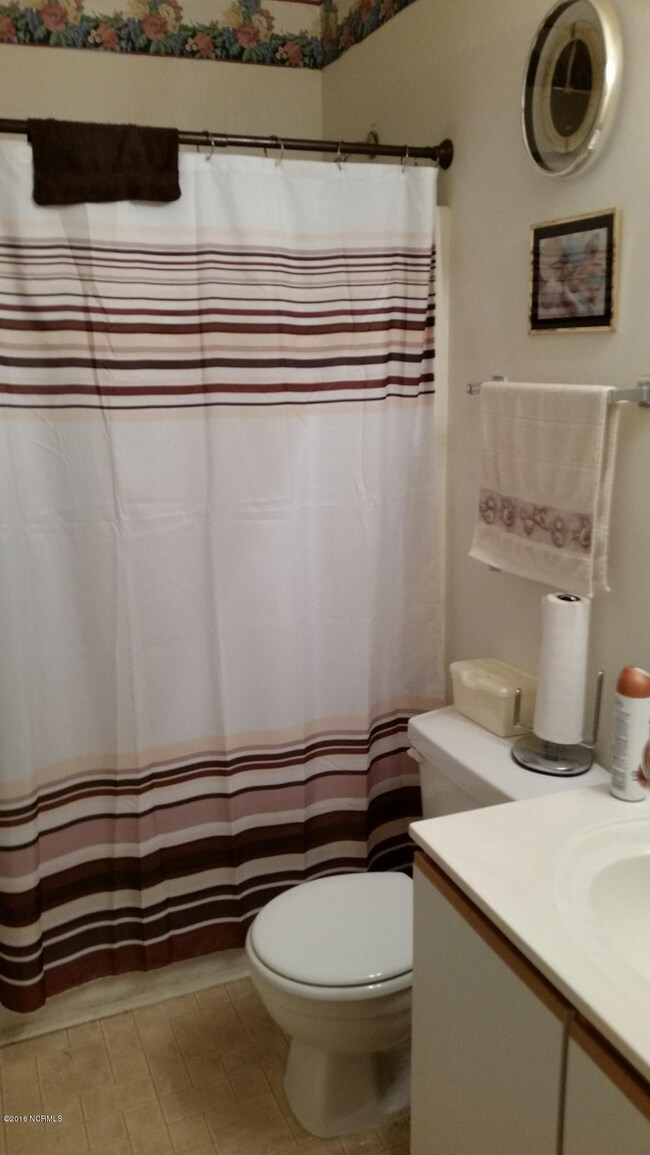 007 2nd Bathroom