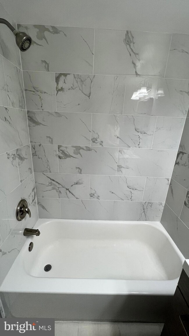 15 Canterbury Square unit 201, Alexandria, VA 22304 - photo 4