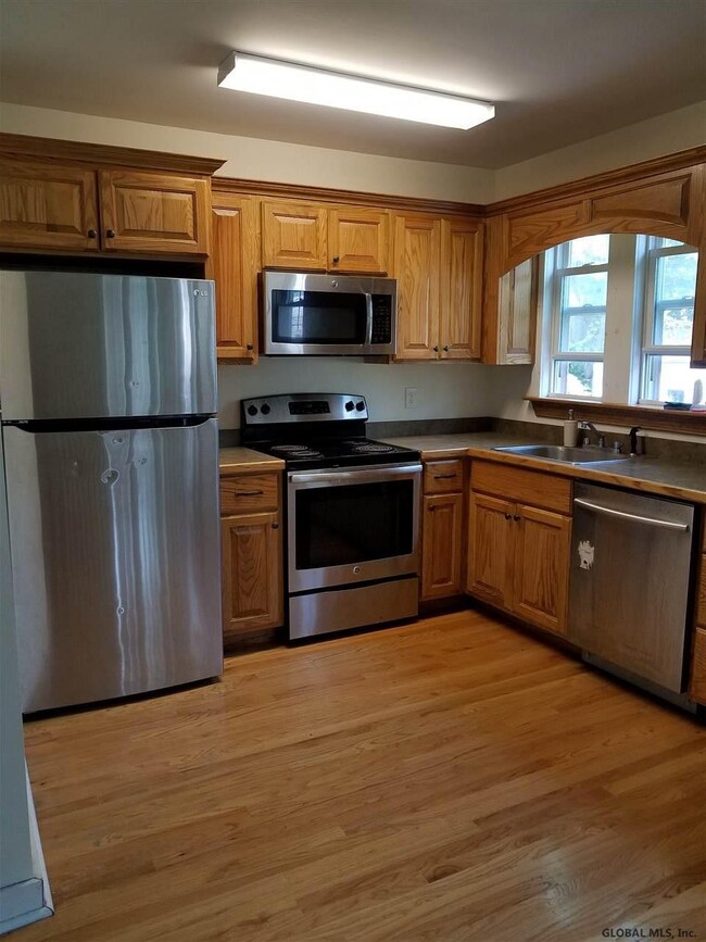 37 Parkwood St unit 3, Albany, NY 12208 - photo 5