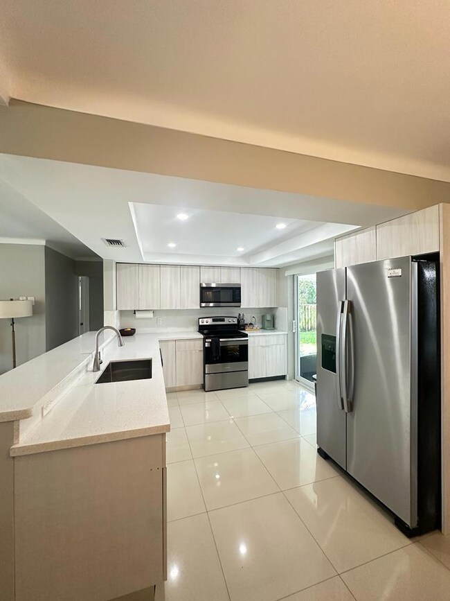 426 SW 8th Ave, Boynton Beach, FL 33435 - photo 5