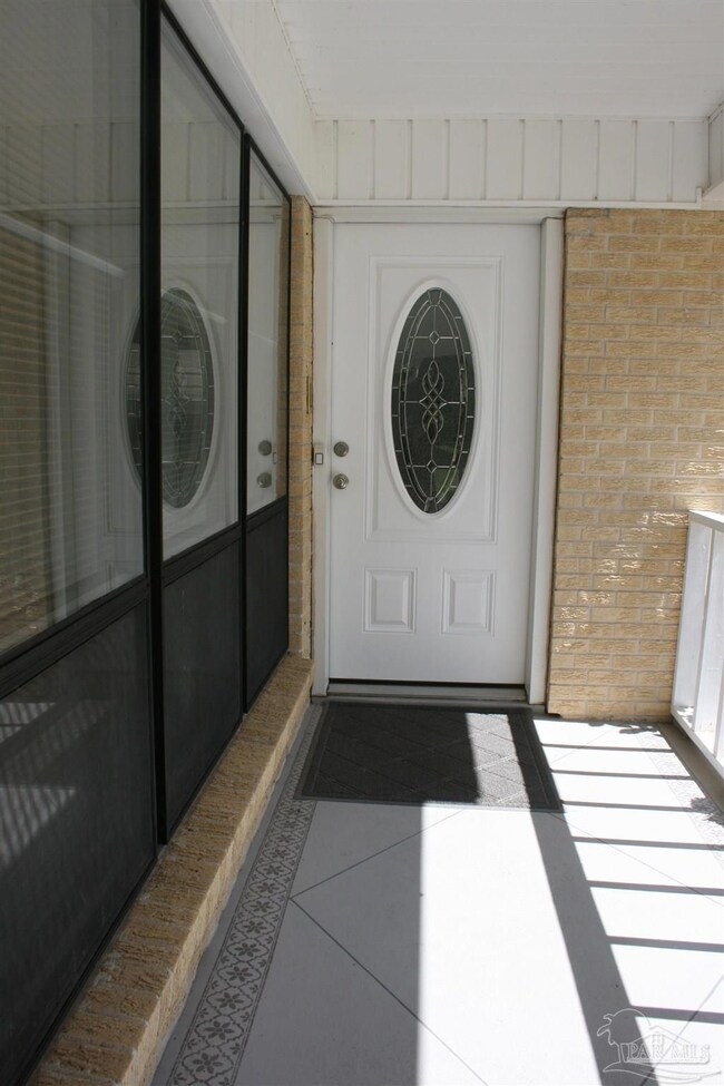 2824 Mandeville Ln, Pensacola, FL 32526 - photo 6