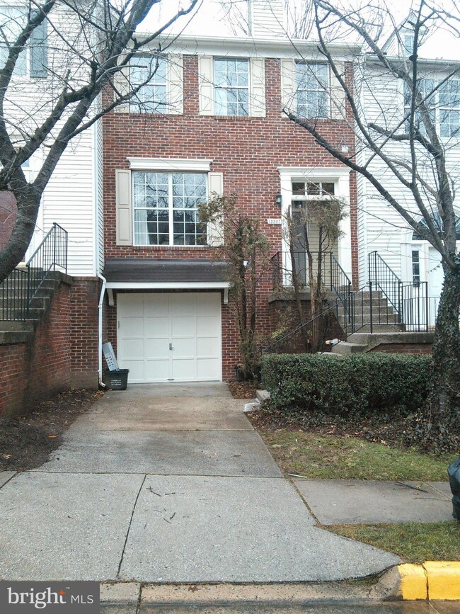 12207 Wye Oak Commons Cir unit 62, Burke, VA 22015 - photo 2