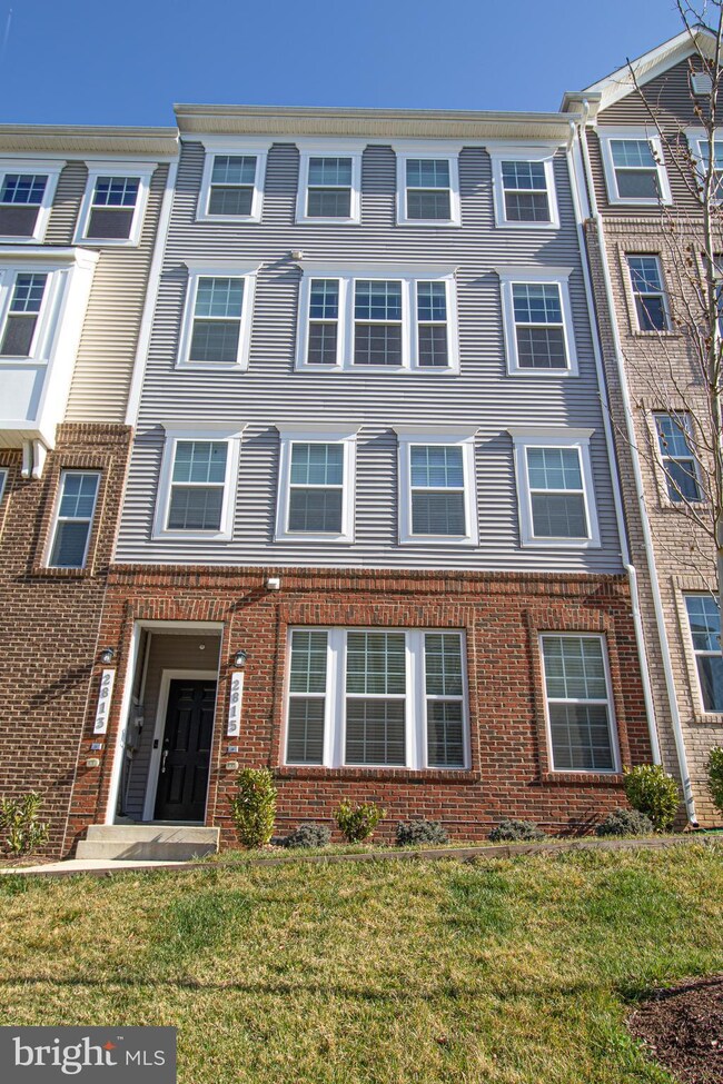 2815 Duvall Ridge Rd unit 534, Hyattsville, MD 20785 - photo 2