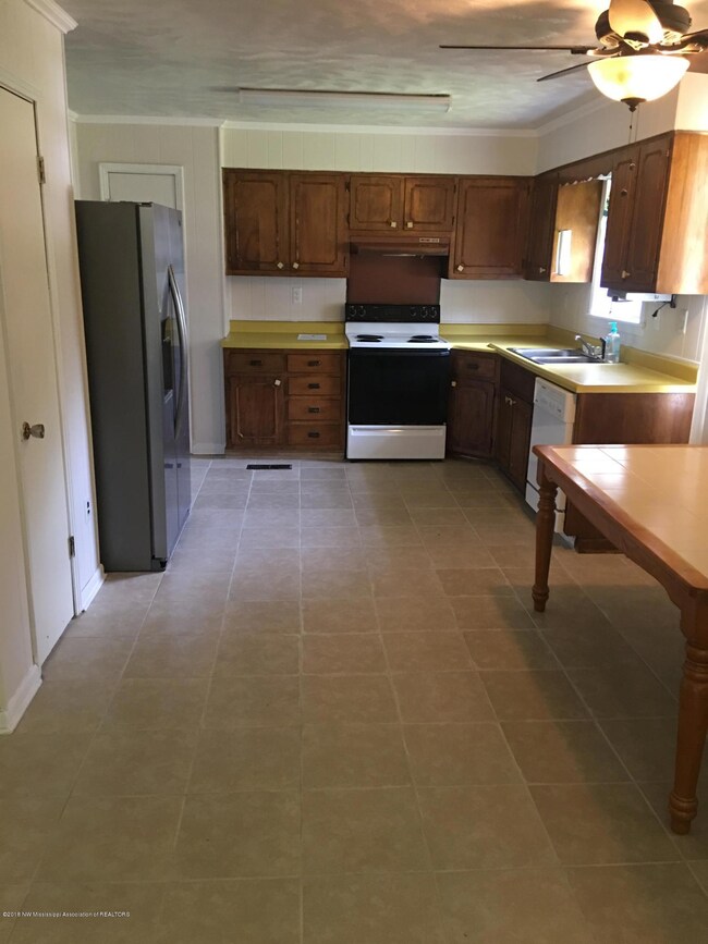 spacious eat in kitchen