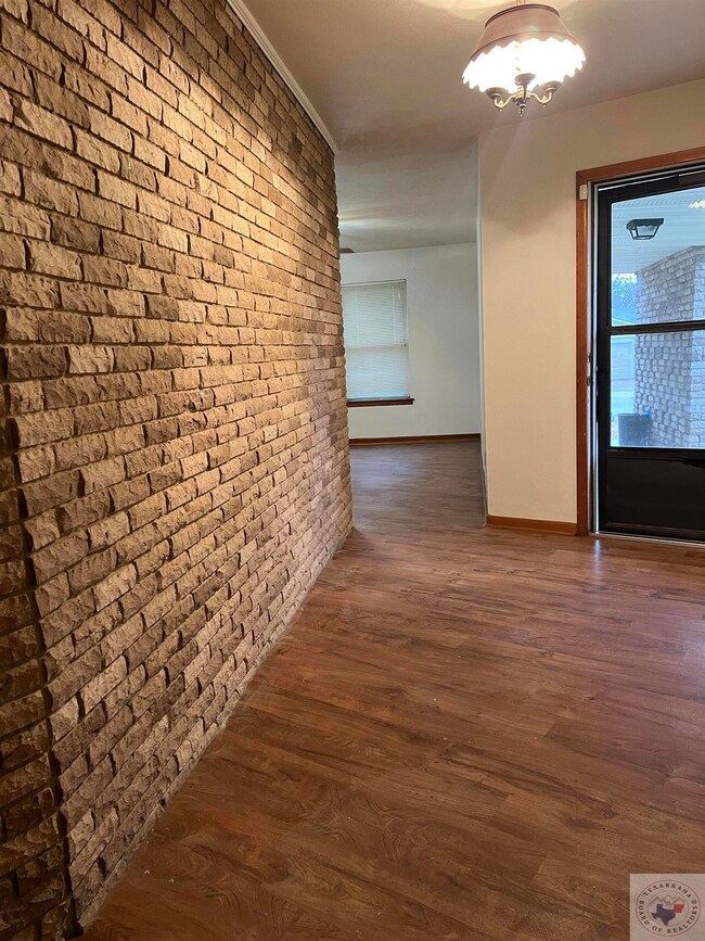 811 Hawkins Ave, Wake Village, TX 75501 - photo 5