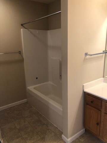 1711 Dekalb Ave unit E, Sycamore, IL 60178 - photo 7