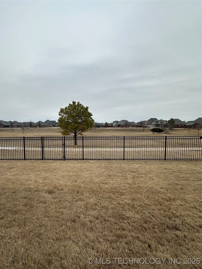 219 W 130th St S, Jenks, OK 74037 - photo 4