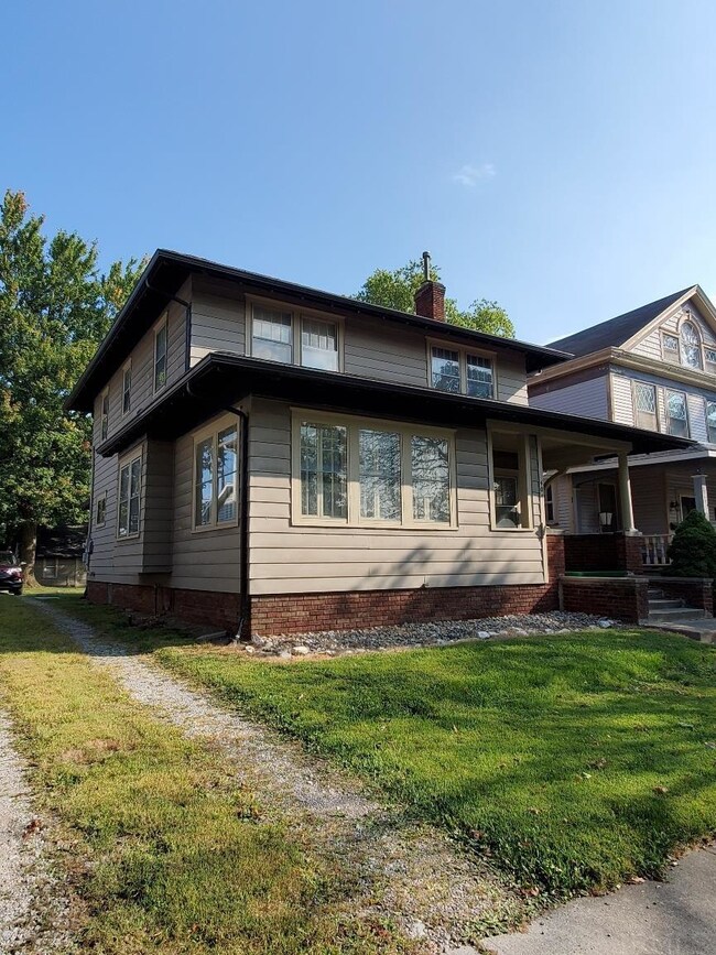 404 W 7th St, Auburn, IN 46706 - photo 2