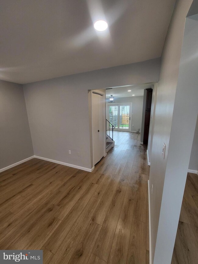 7729 Swan Terrace, Hyattsville, MD 20785 - photo 5