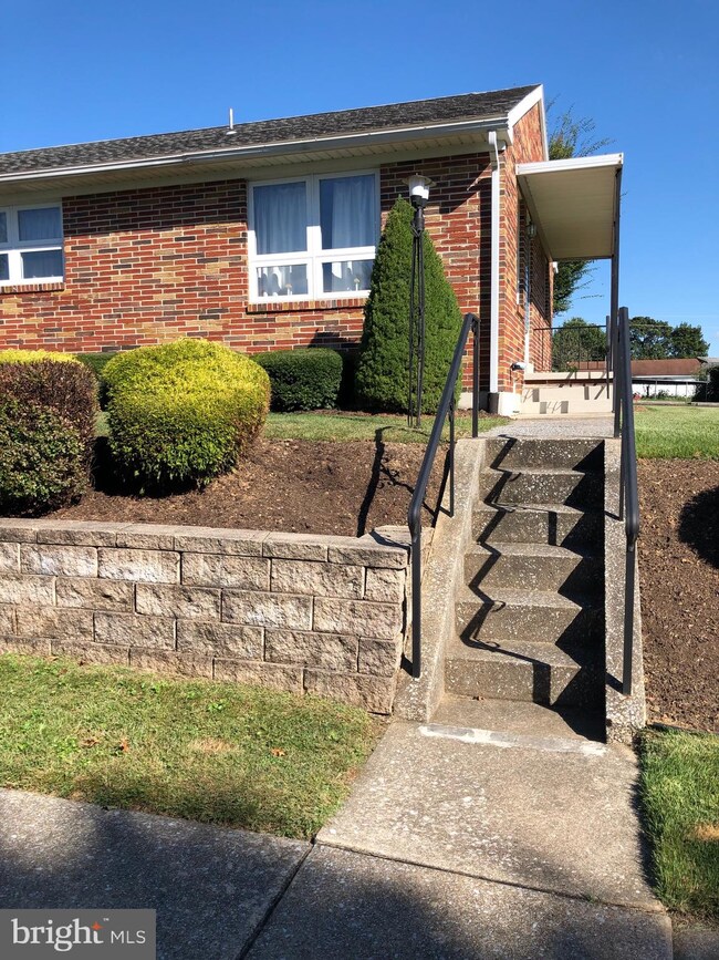 45 N 6th St, Womelsdorf, PA 19567 - photo 6