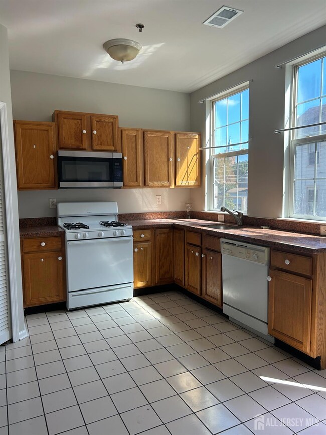 114 Remsen Ave, New Brunswick, NJ 08901 - photo 2