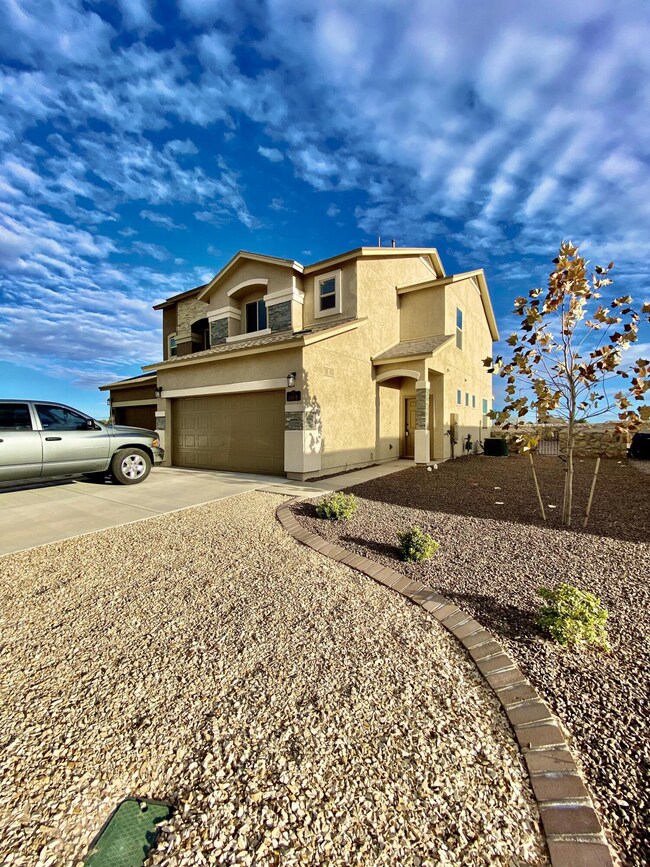 556 Sunset Valley Ave unit B, Socorro, TX 79927 - photo 2
