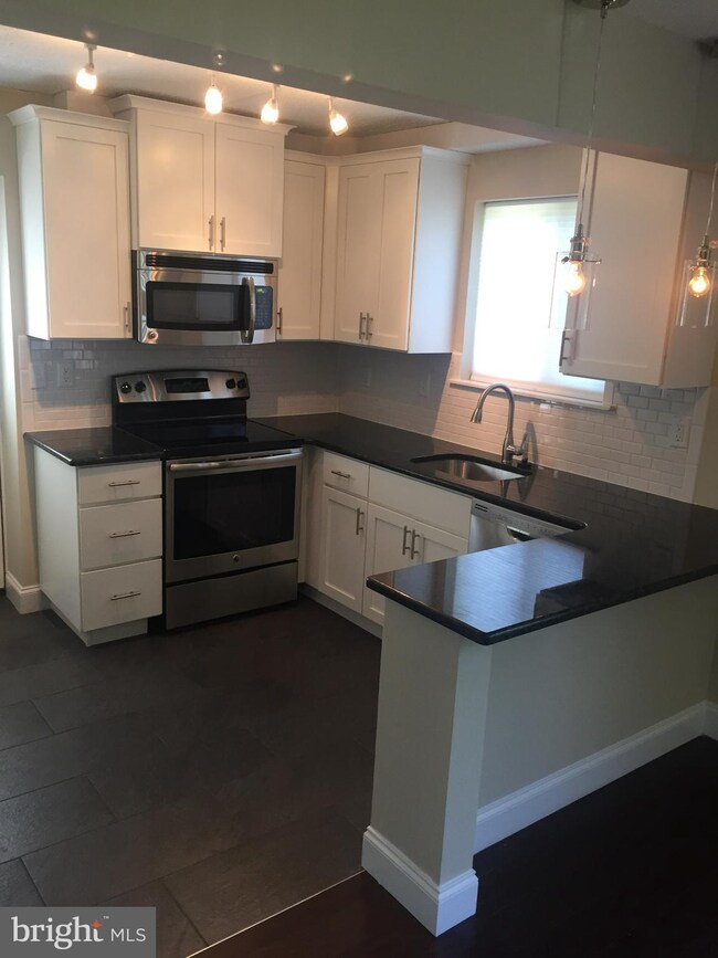 411 W Conestoga Rd unit 36, Devon, PA 19333 - photo 4