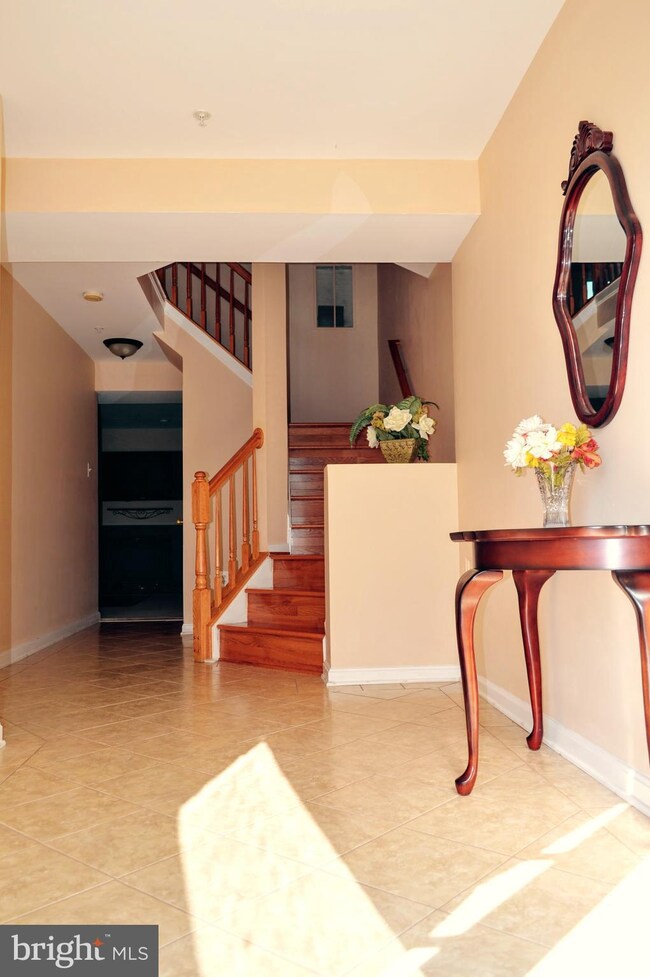 21257 Owls Nest Cir, Germantown, MD 20876 - photo 2