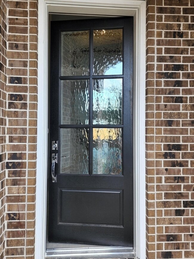 STUNNING 8' FRONT DOOR