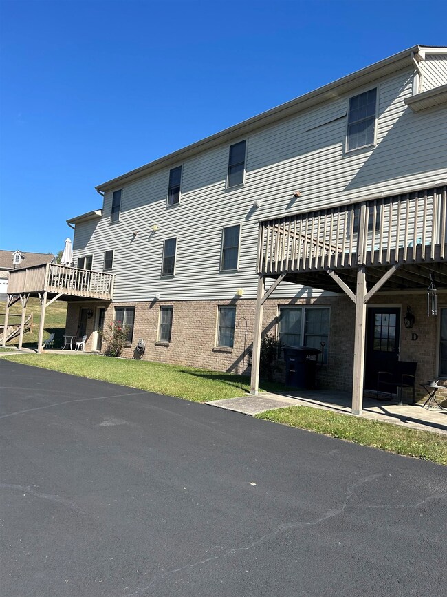 1261 Old Windmill Cir unit A, B, C, D, Harrisonburg, VA 22802 - photo 5