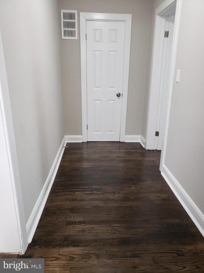 4298 Highview Ave, Baltimore, MD 21229 - photo 2