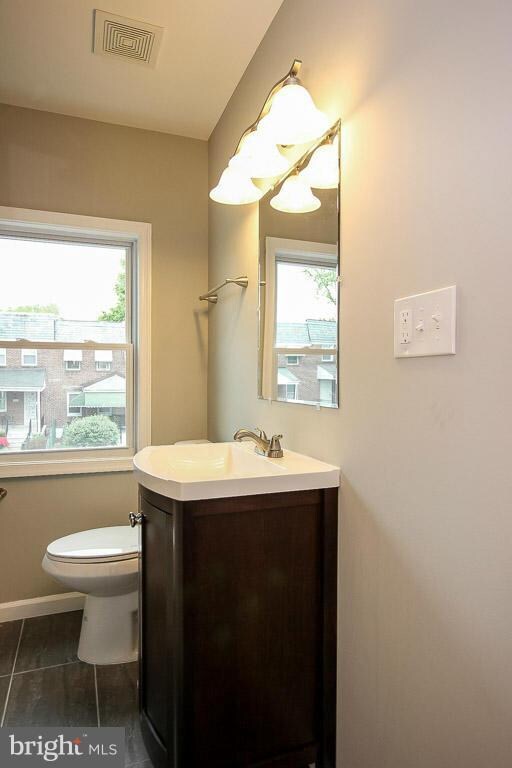 833 Lyndhurst St, Baltimore, MD 21229 - photo 7