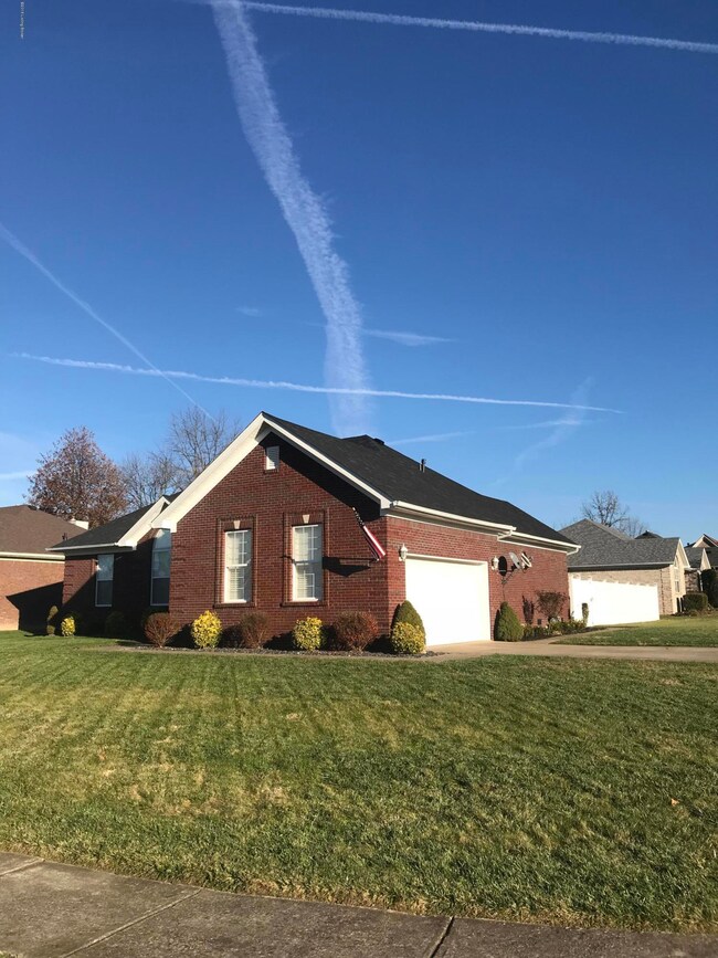 618 Shady Brook Ln, Louisville, KY 40229 - photo 2