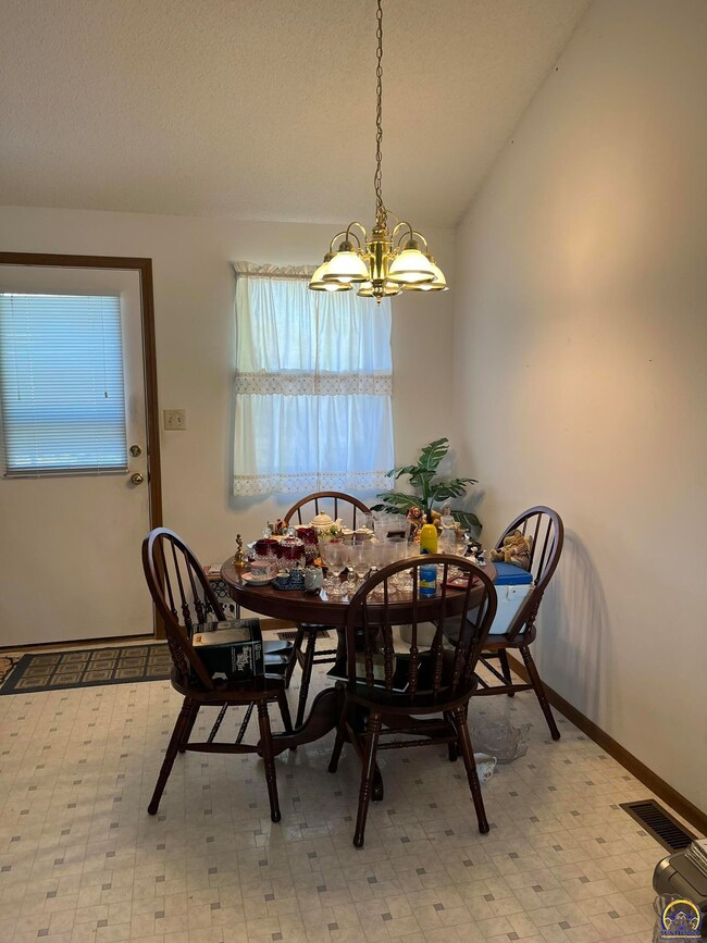 7320 SW 24th St, Topeka, KS 66614 - photo 6