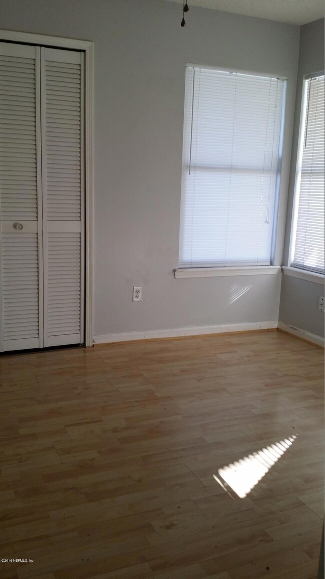 2502 Townsquare Dr, Jacksonville, FL 32216 - photo 5