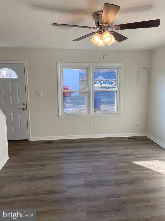 228 Short St, Front Royal, VA 22630 - photo 2